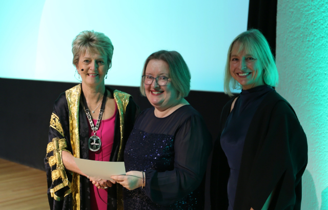 Professor Edel O'Toole receiving the Moxon Medal. (L-R): Dr Sarah Clarke, President, RCP; Professor Edel O’Toole; Dr Tanya Bleiker, BAD