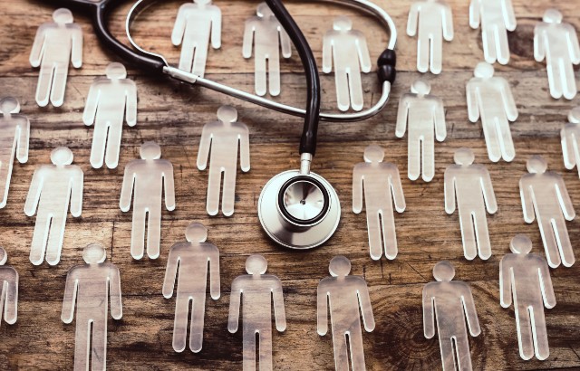 Image showing male figurines and stethoscope