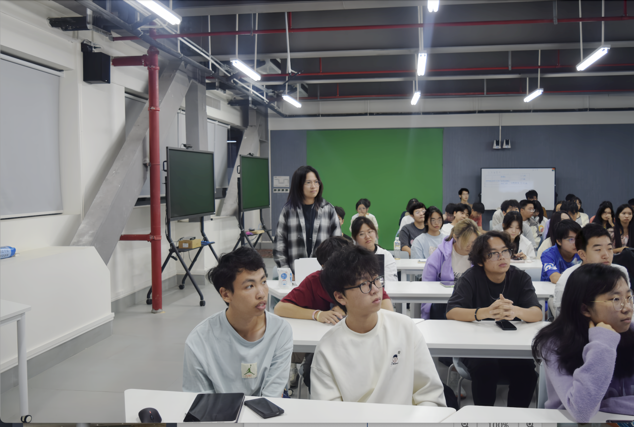 Enhancing Data Science Education through Competition&nbsp;and AI