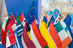 Flags of countries of the European Union organised in a circle around the EU flag.