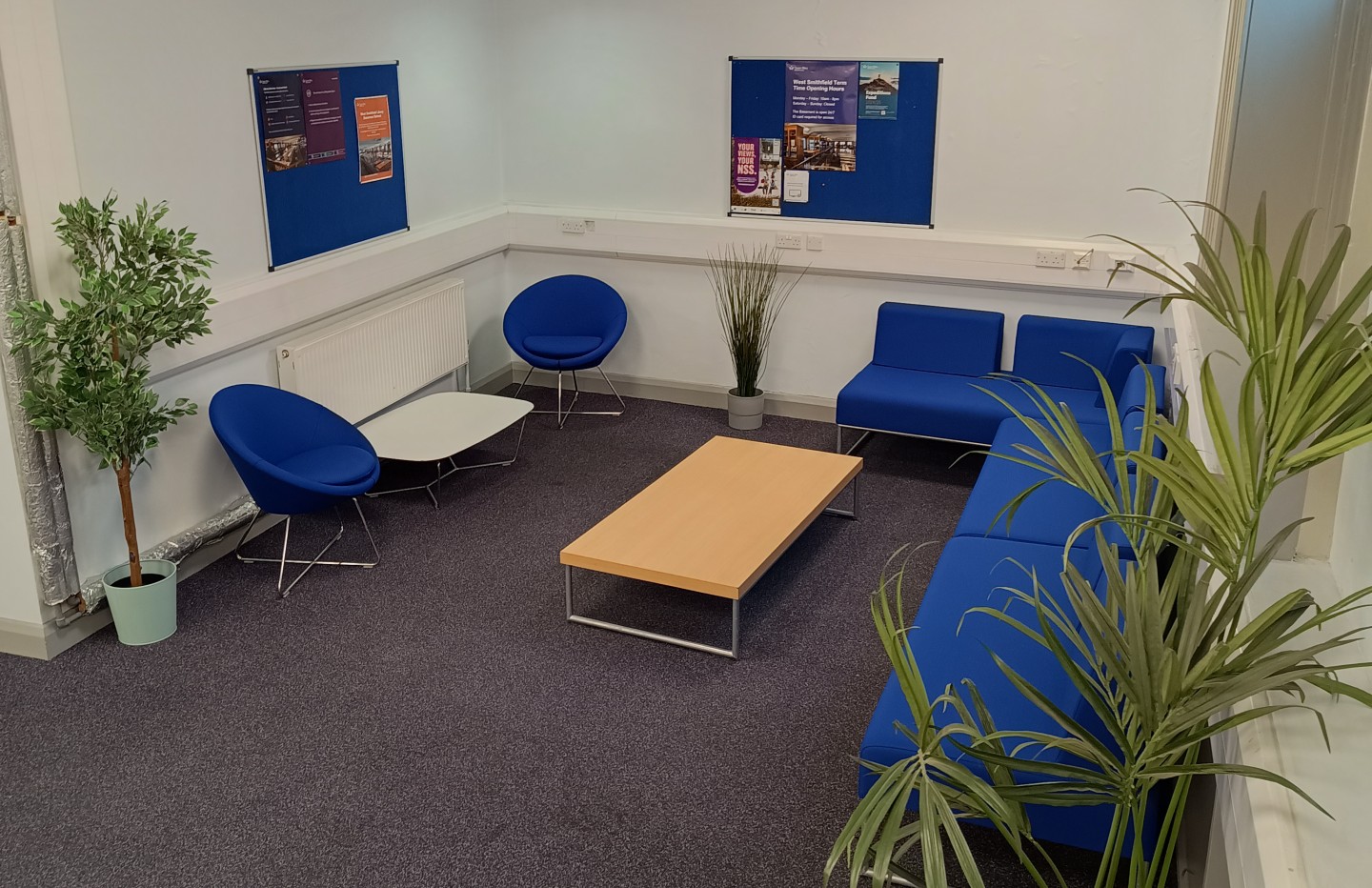 Relaced seating and coffee table in group study space