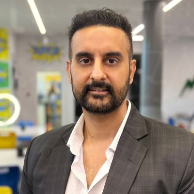 Portrait photo of Queen Mary graduate Amandeep Gill