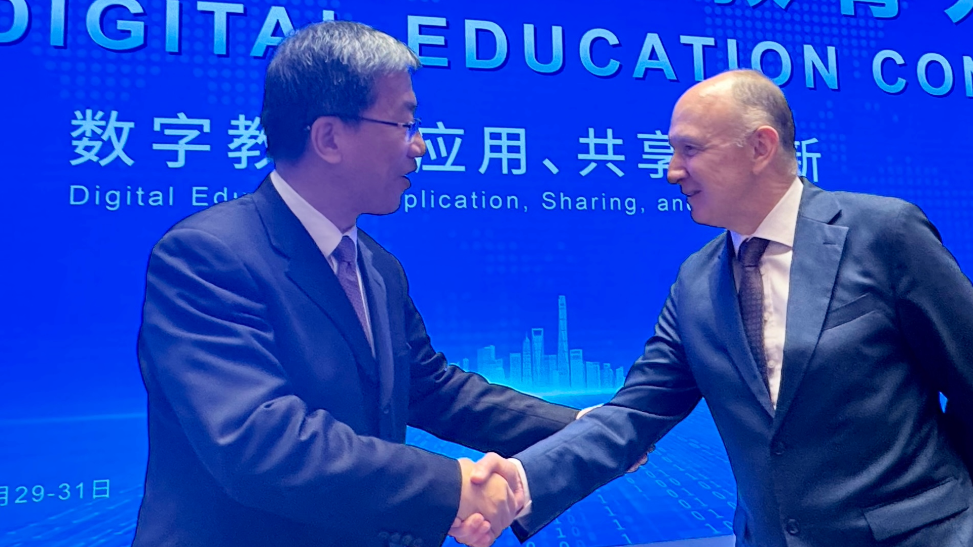 Colin Bailey speaking to Jinpeng Huai, Minister of Education, People's Republic of China