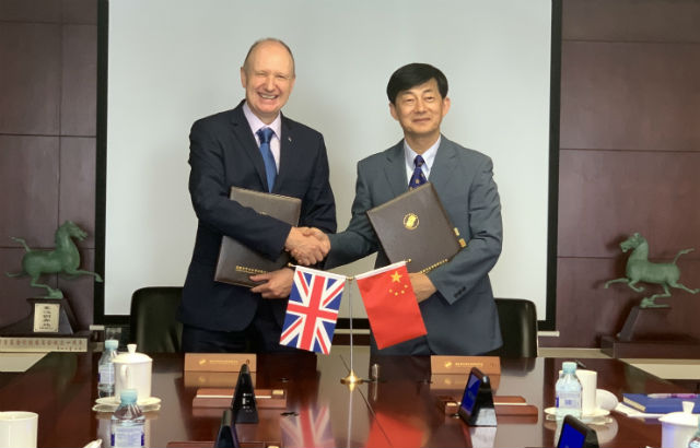 Photograph of Professor Colin Bailey and Mr Sheng Jianxue