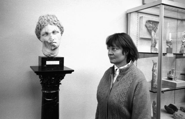 Photograph: Iris Murdoch. Credit: Sophie Bassouls