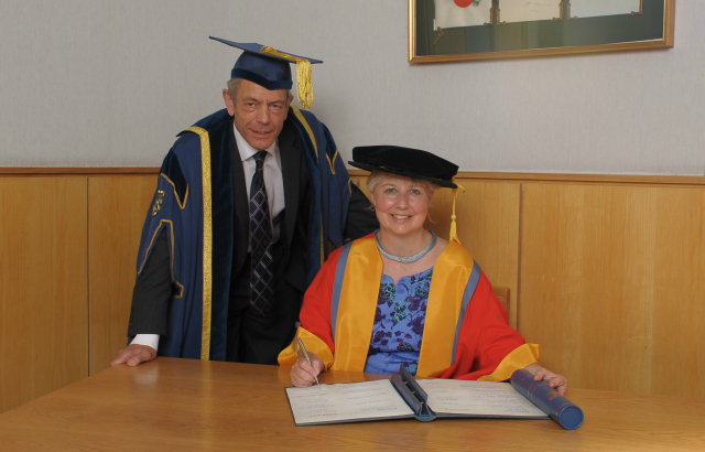 Mrs Heather MacRae receives her fellowship