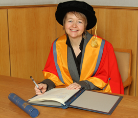Novelist and Queen Mary alumna Sarah Waters