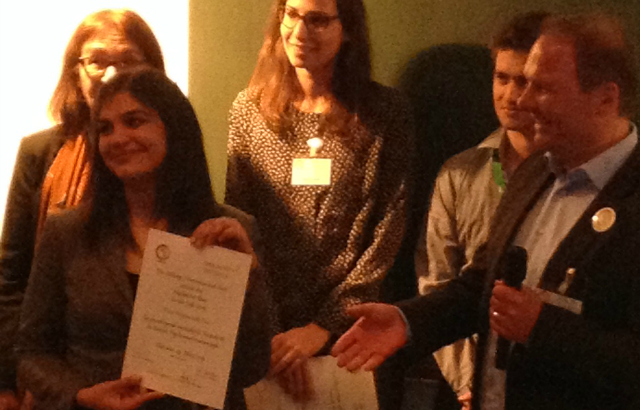Priyamvada Dua (left) handed the prize by Professor Markus Schwarz, Ludwig-Maximillians University Munich