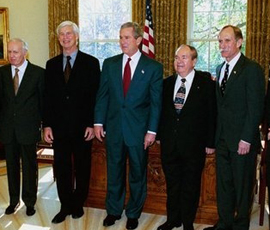 Robert Engle (second left) with President George W. Bush and fellow Nobel Laureates