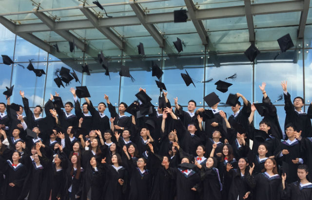 Students from Nanchang University graduating from the Joint Programme in Biomedical Sciences and Clinical Biomedicine