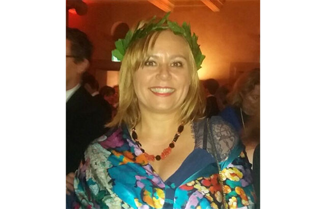 Professor Titirici with the laurel wreath received at the ceremony