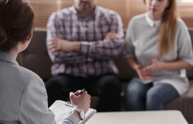 Couple speaking to a therapist. Credit: iStock.com