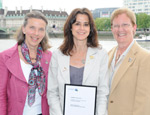 Dr Genoveva Esteban (centre) with Judith Wardlaw (left) from Thomas Hardye School and Georgina Humble (right) from STEMPOINT Dorset. Photo credit: Em Fitzgerald