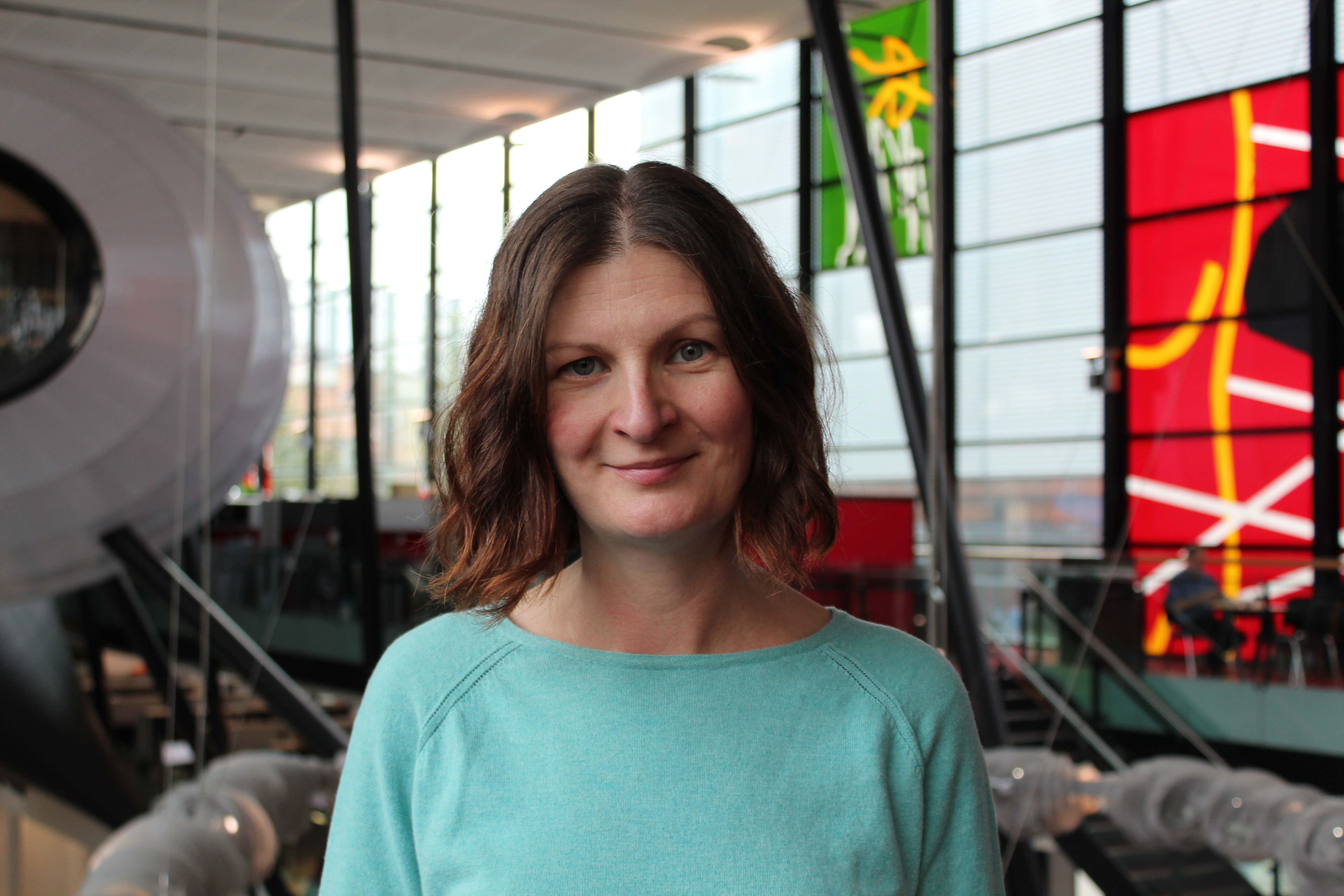 Headshot of Dr Helen Wood