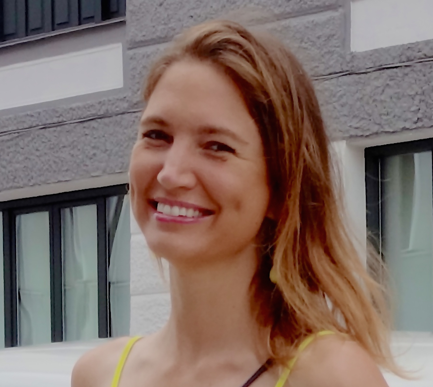 Dr Annemieke  Apergis-Schoute