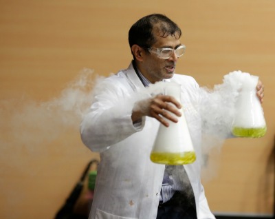 Dr Tippu Sheriff giving a demonstration