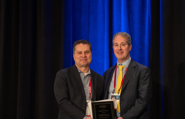 Prof Steffen Petersen receiving the SCMR Gold Medal Award 2025